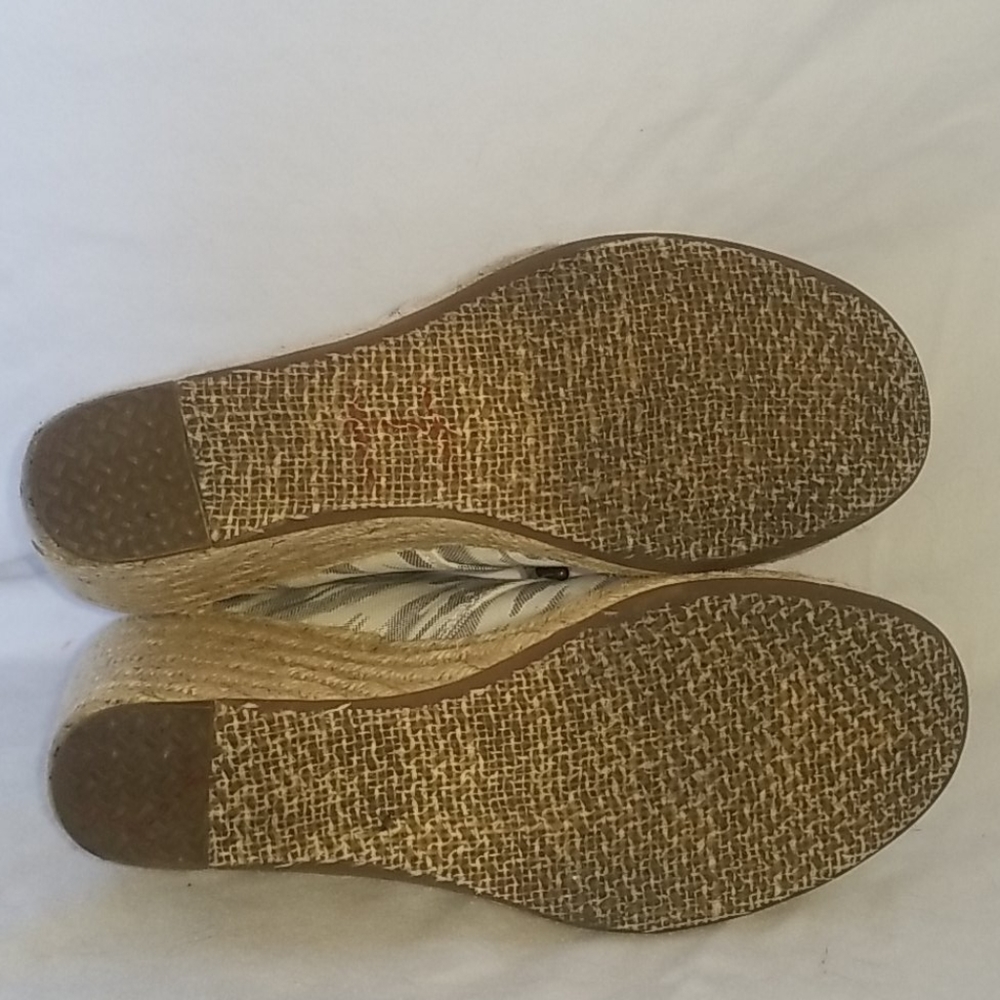 Toms - Picture 8 of 8